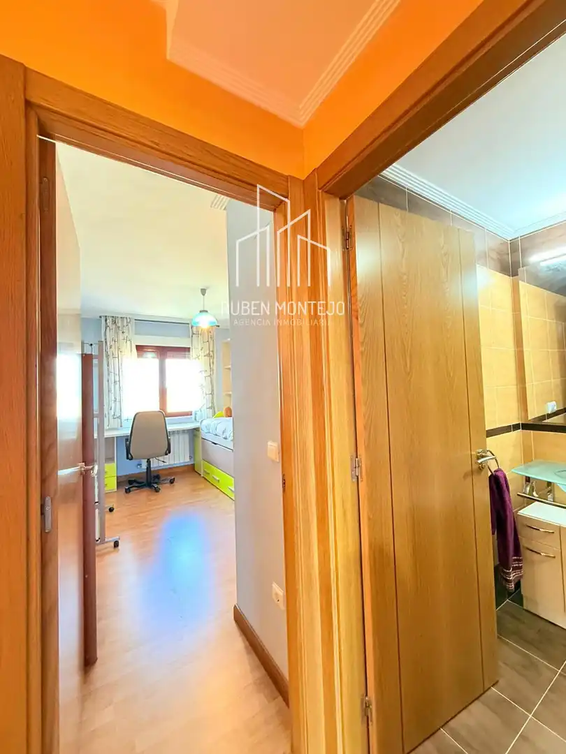 Habitación de Casa adosada en venta en Galindo y Perahuy con Calefacción, Jardín privado y Terraza