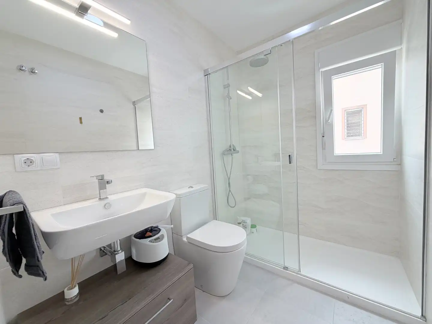Baño de Casa adosada en venta en Espartinas con Aire acondicionado, Jardín privado y Parquet