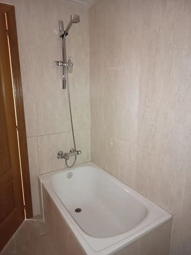 Badezimmer von Wohnung zur Miete in La Sénia mit Klimaanlage, Parkett und Terrasse