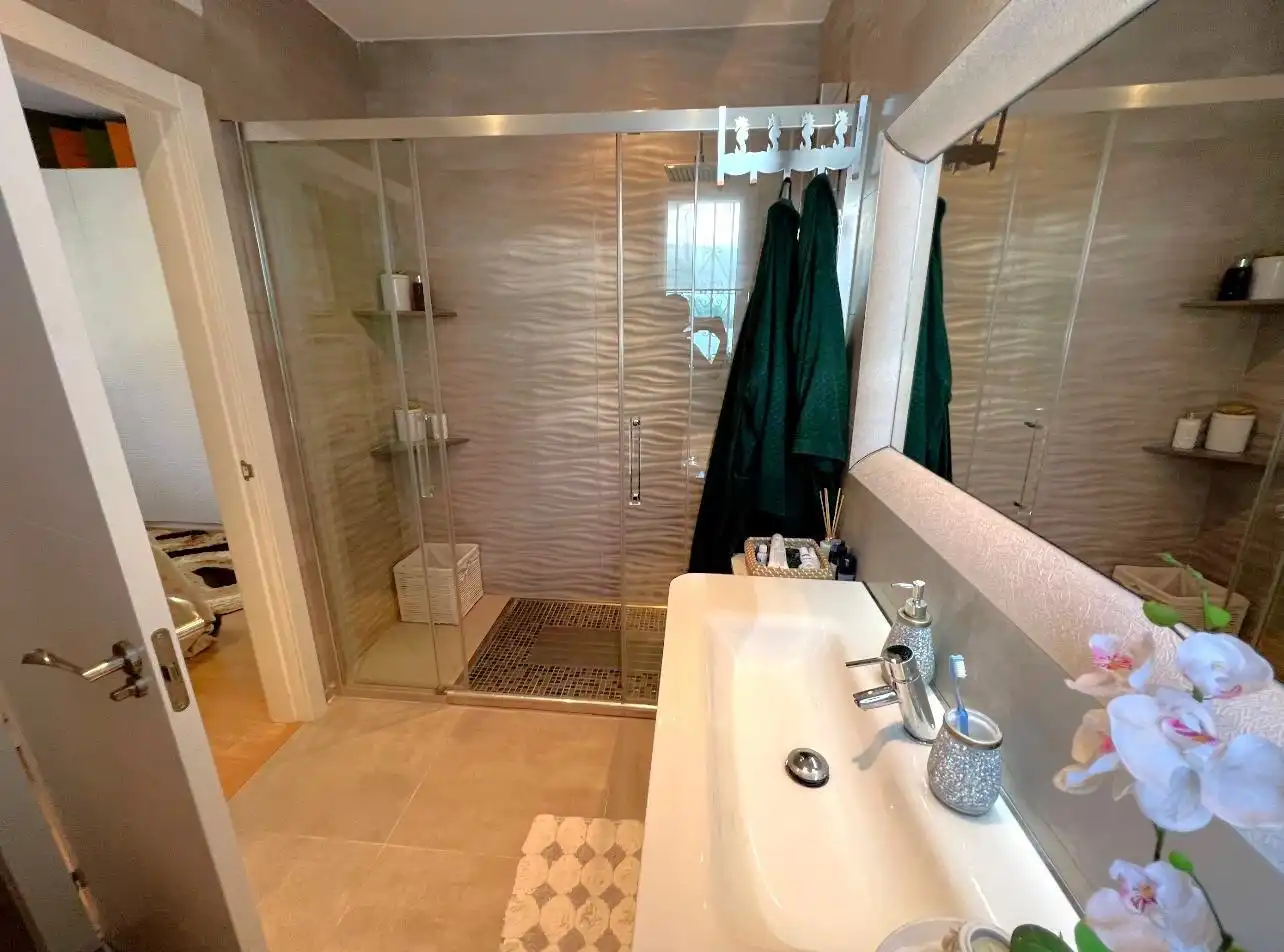 Baño de Casa o chalet en venta en Estepona con Aire acondicionado, Jardín privado y Terraza