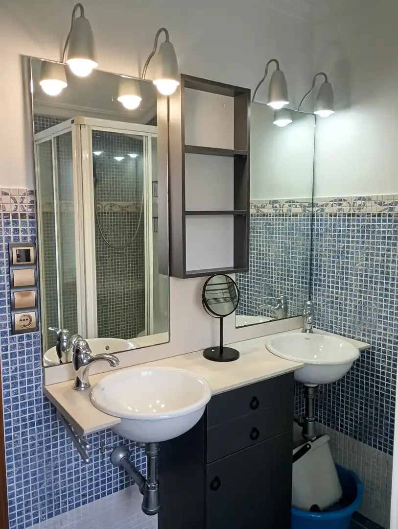 Bathroom of Flat for rent in Vigo   with Heating and Parquet flooring