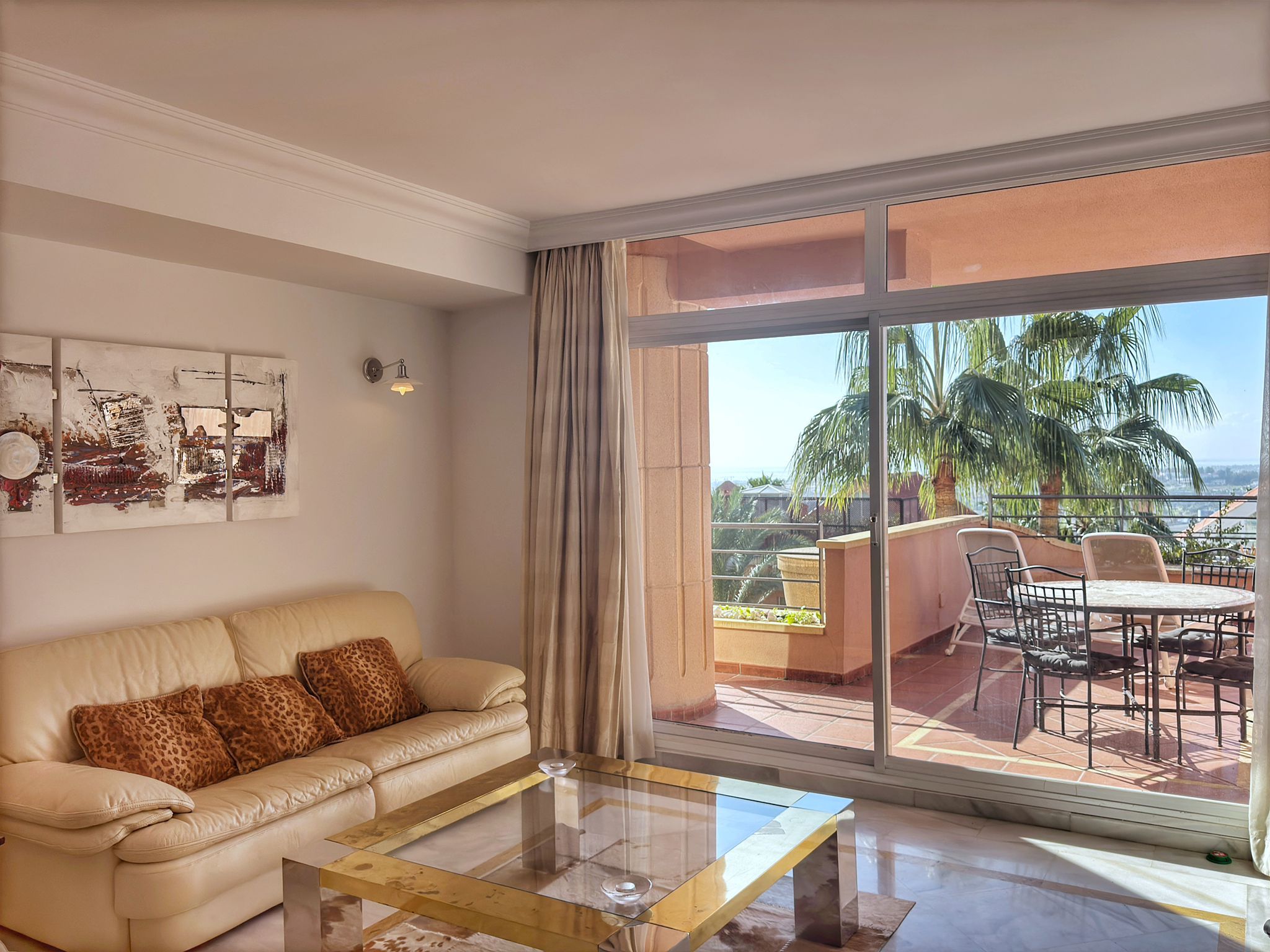 Sala d'estar de Apartament de lloguer en Marbella amb Aire condicionat, Calefacció i Terrassa
