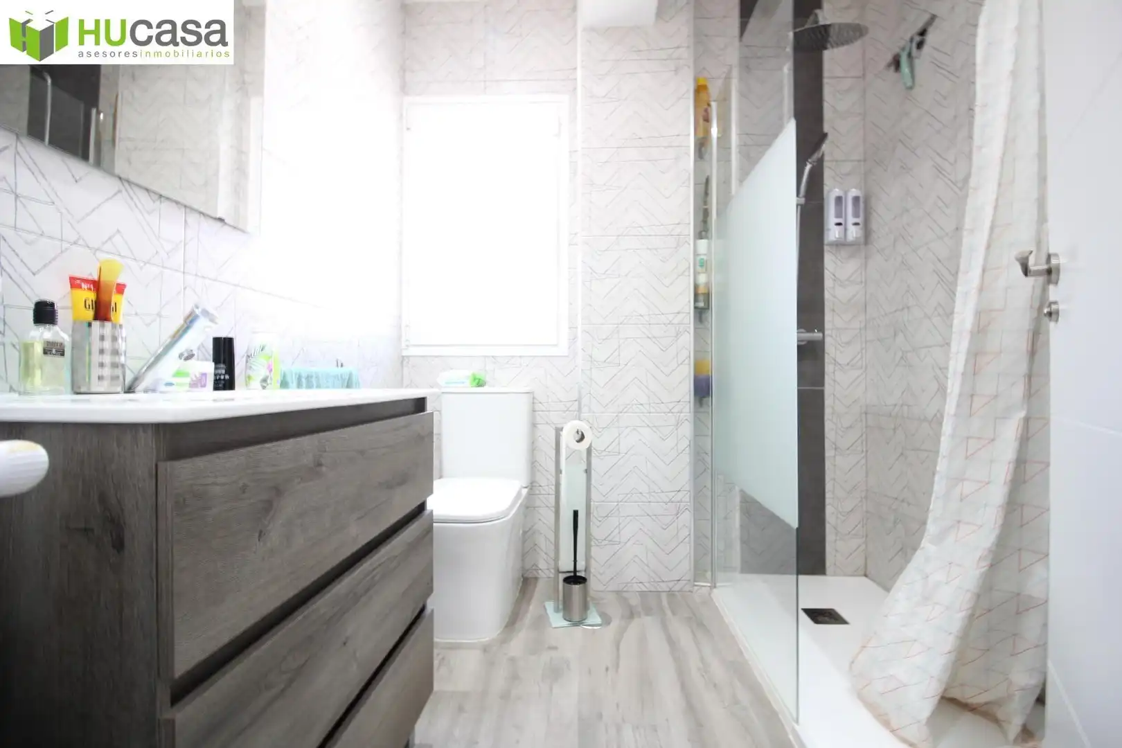 Baño de Piso de alquiler en Toledo con Aire acondicionado, Calefacción y Terraza
