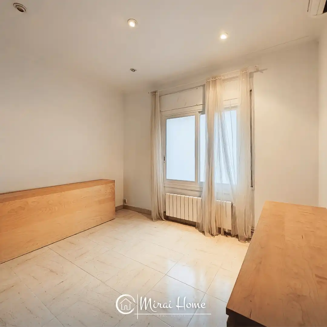 Habitación de Piso en venta en Barcelona con Calefacción, Amueblado y Horno
