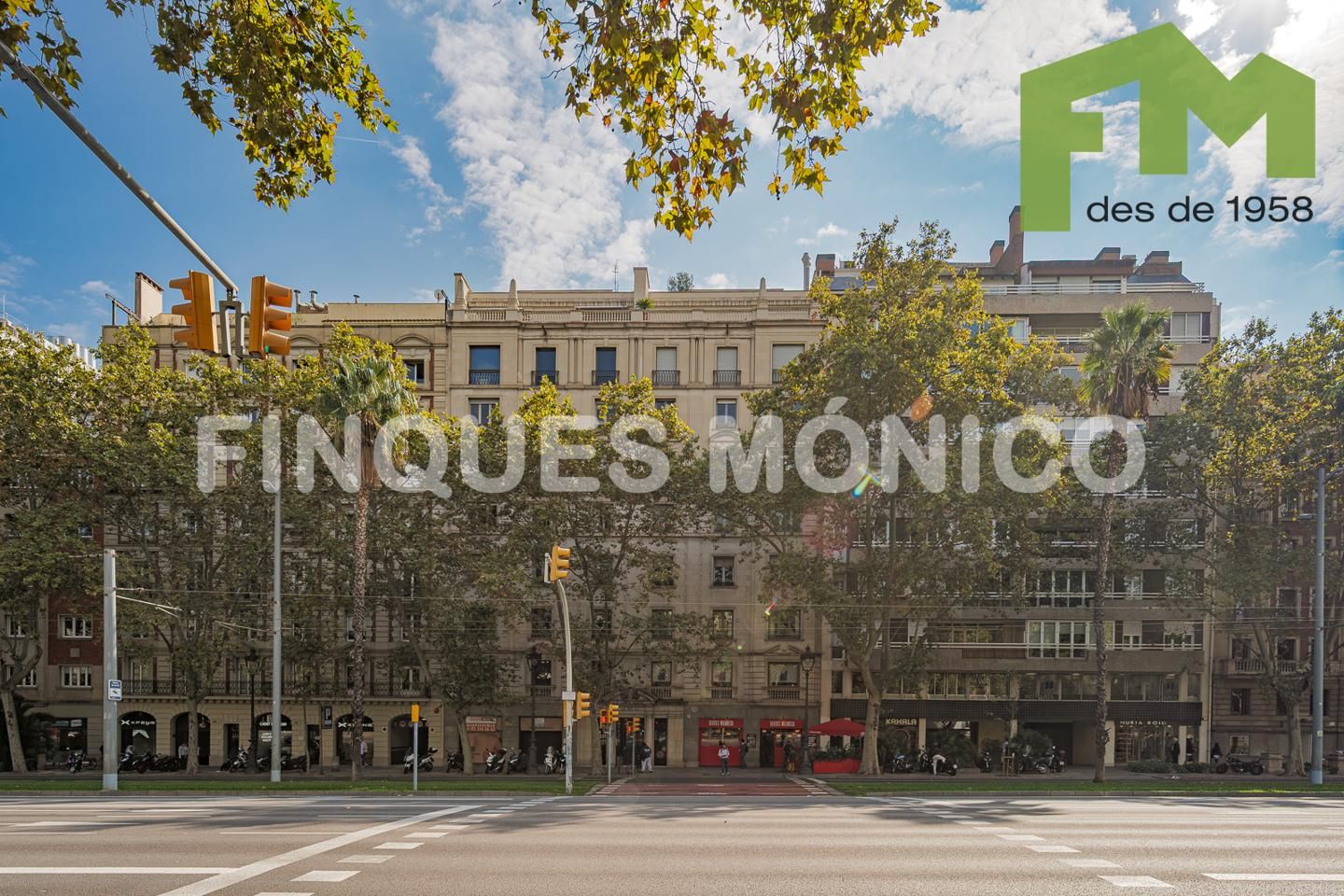 Exterior view of Flat for sale in  Barcelona Capital  with Air Conditioner, Heating and Balcony
