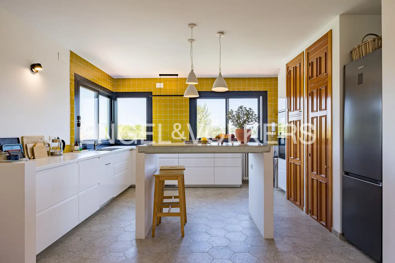 Cocina de Finca rústica en venta en Vilanova i la Geltrú con Calefacción, Jardín privado y Terraza