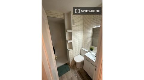 Photo 4 of Room in Pacífico, Madrid Capital