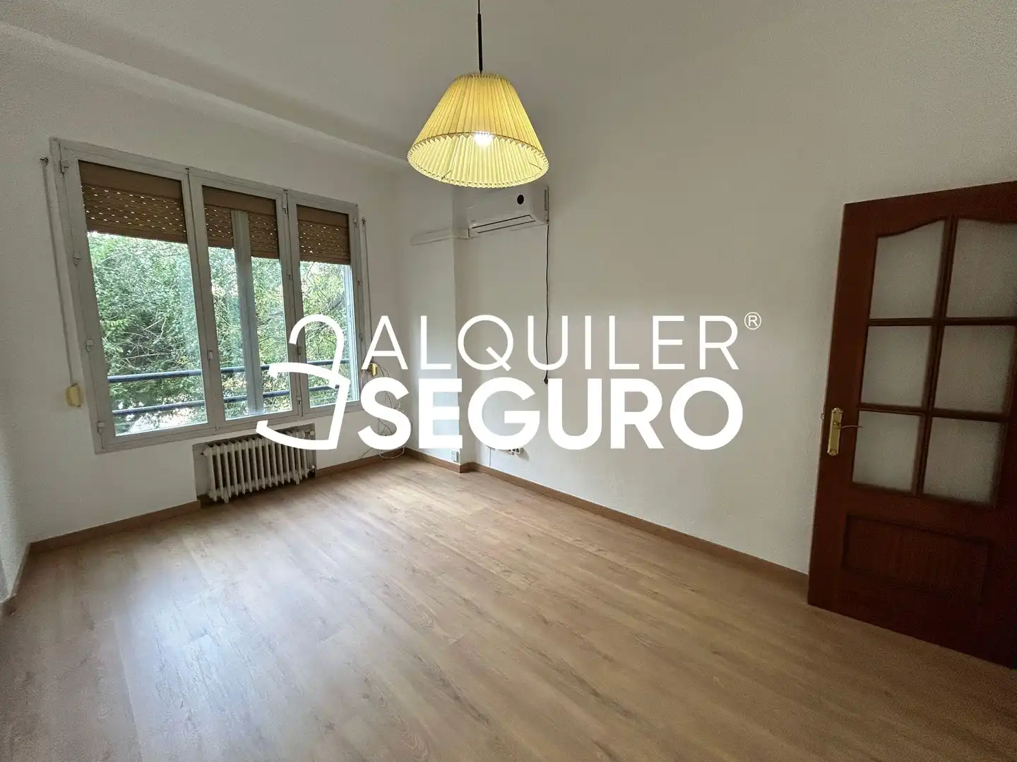 Bedroom of Flat for rent in Madrid  with Air Conditioner and Heating