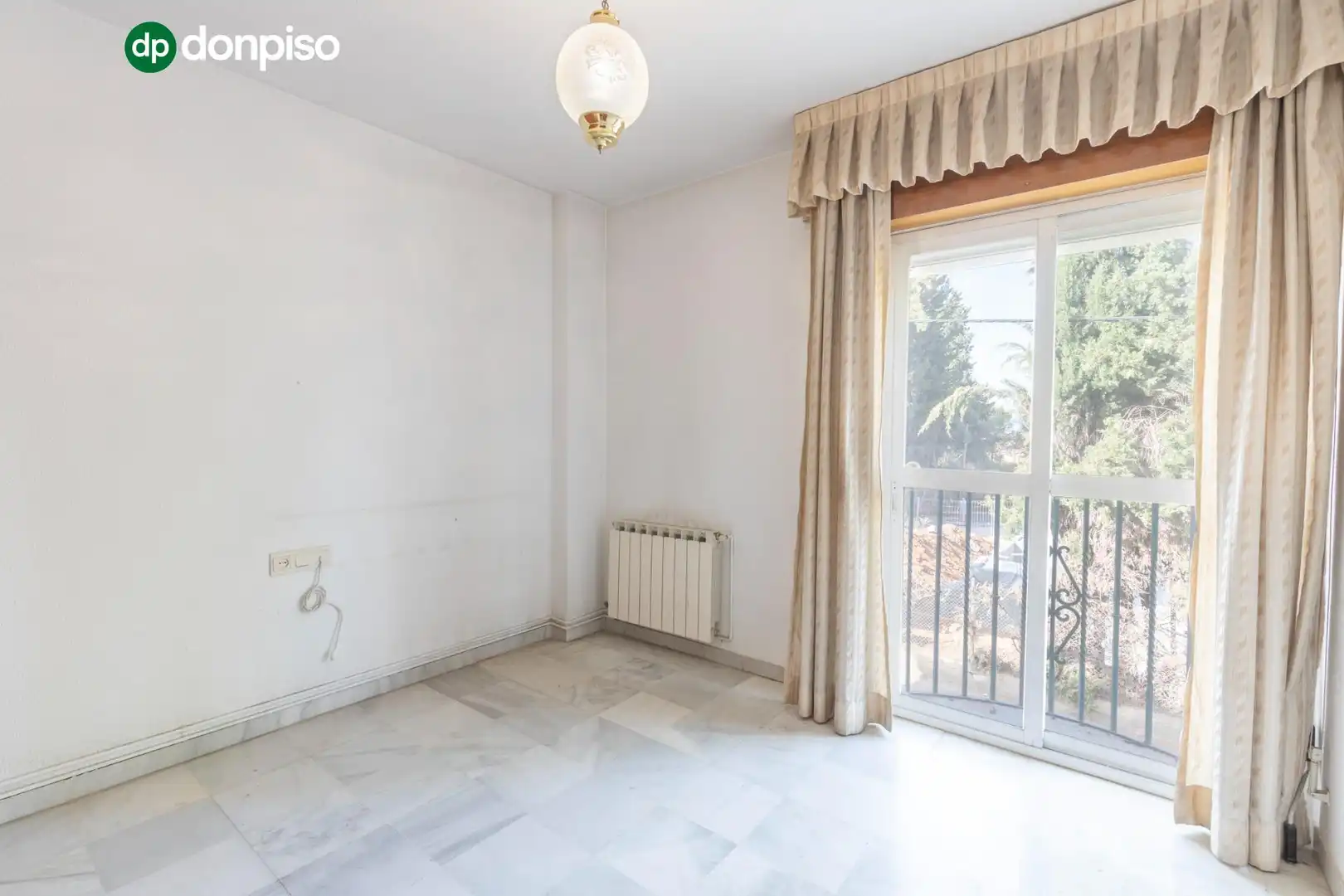 Schlafzimmer von Einfamilien-Reihenhaus zum Verkauf in Granada mit Heizung, Terrasse und Abstellraum