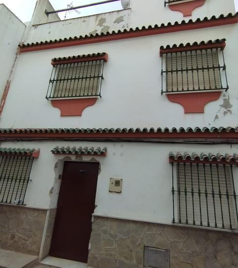 Foto 2 de Casa adosada en venda a C/ General Narvaéz , Bajadilla - Fuente Nueva, Algeciras