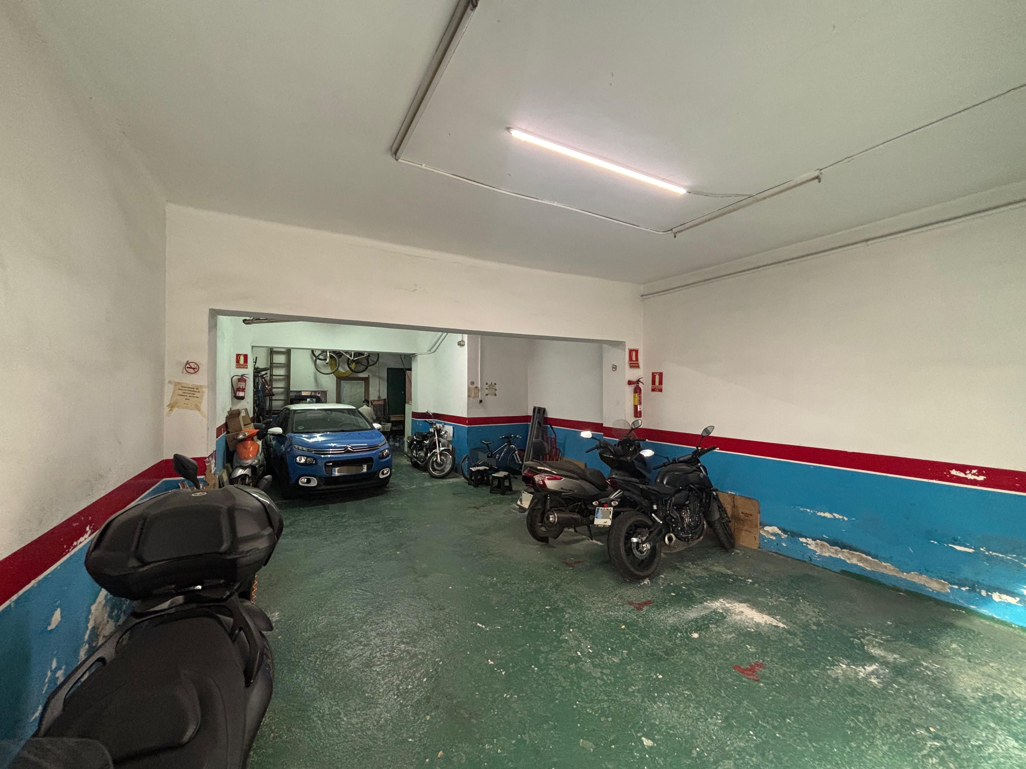 Aparcament de Local en venda en L'Hospitalet de Llobregat
