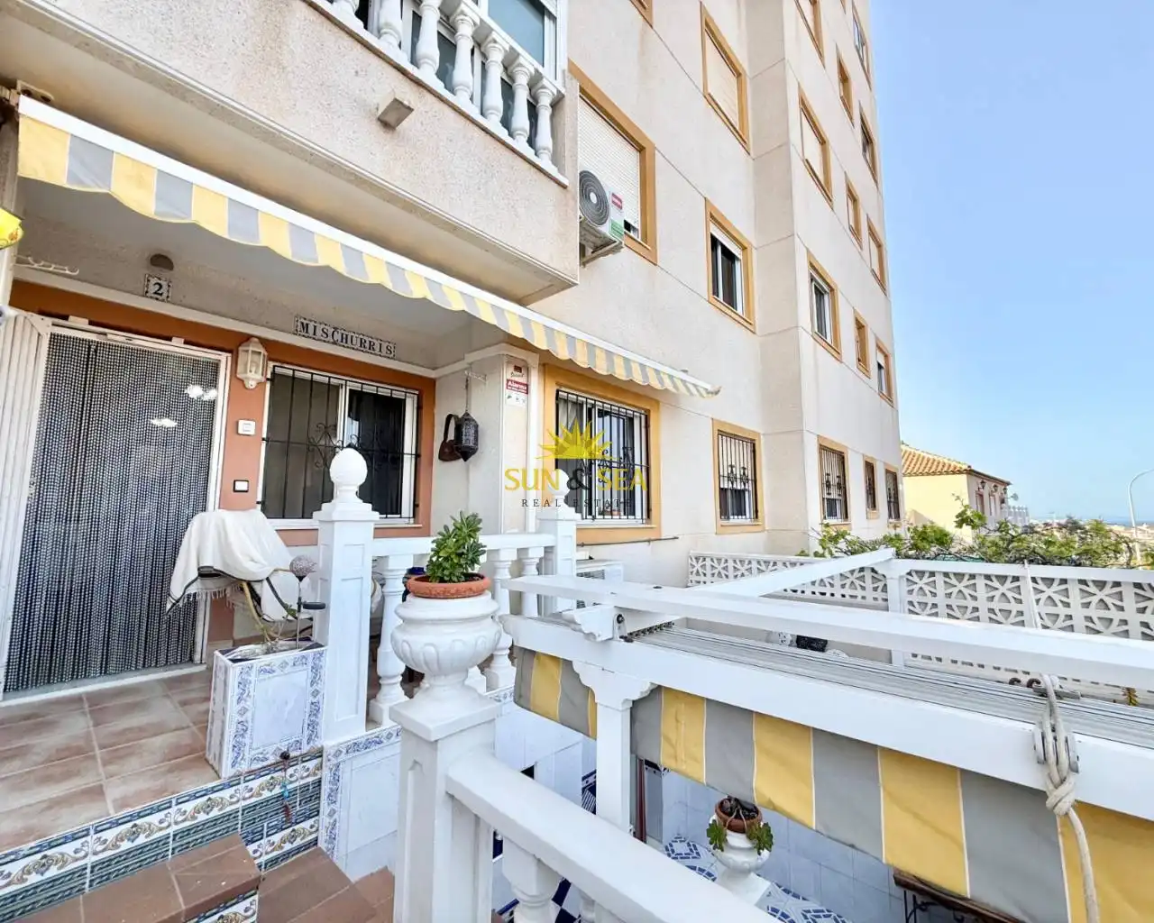 Bungalow con terraza en venta en Nueva Torrevieja - Aguas Nuevas