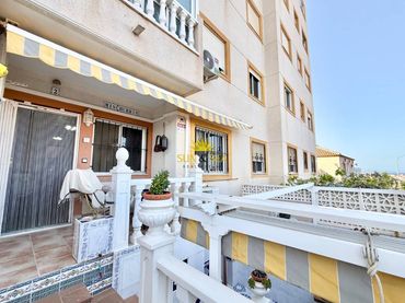 Bungalow con balcón en venta en Nueva Torrevieja - Aguas Nuevas