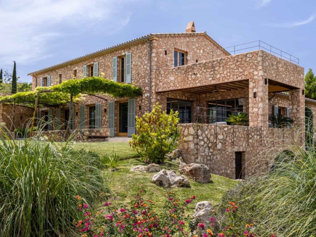 Exterior view of Country house for sale in Santa María del Camí  with Air Conditioner, Heating and Private garden