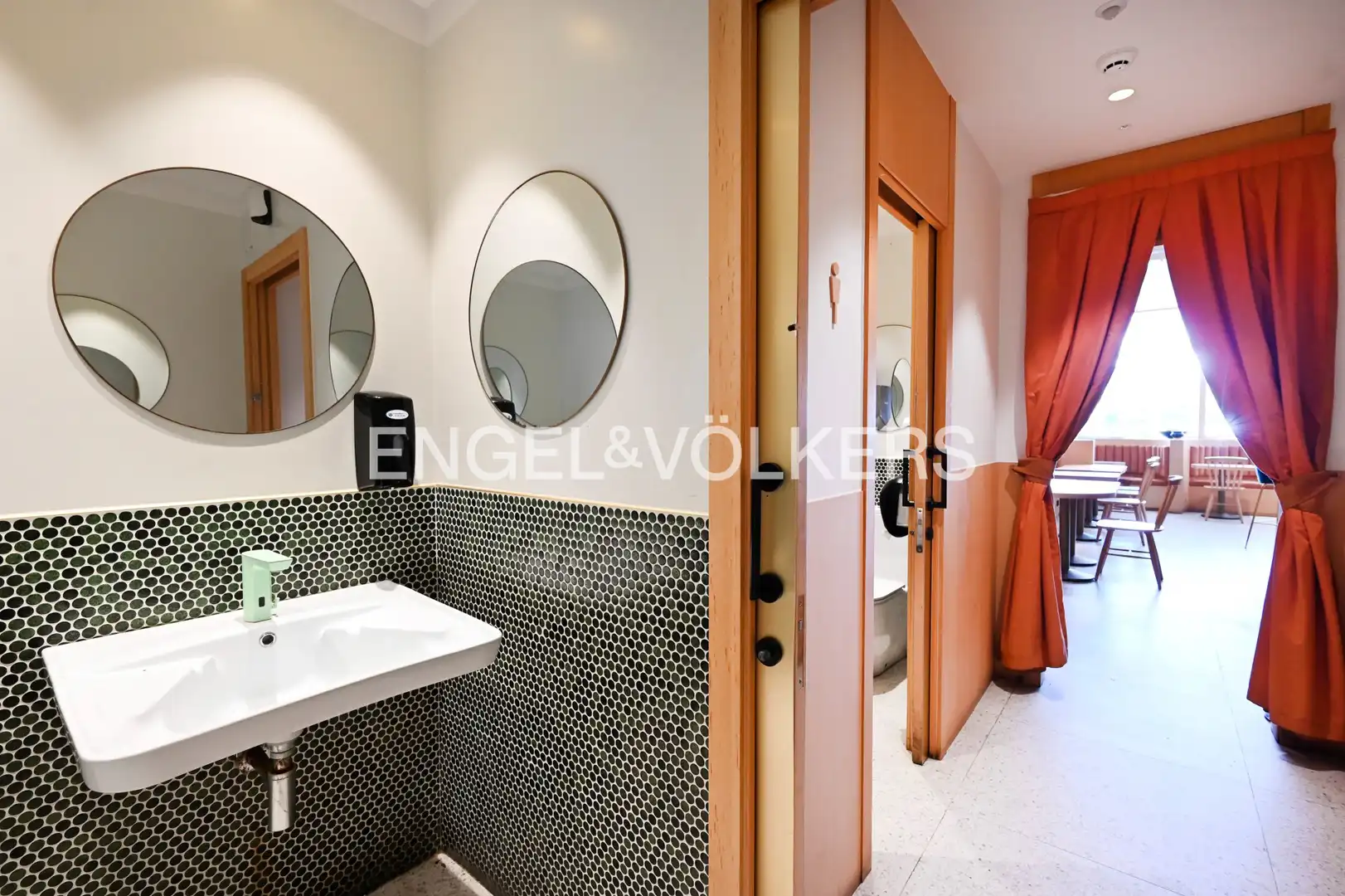Bathroom of Commercial properties for sale in Santander  with Air Conditioner, Terrace and Furnished