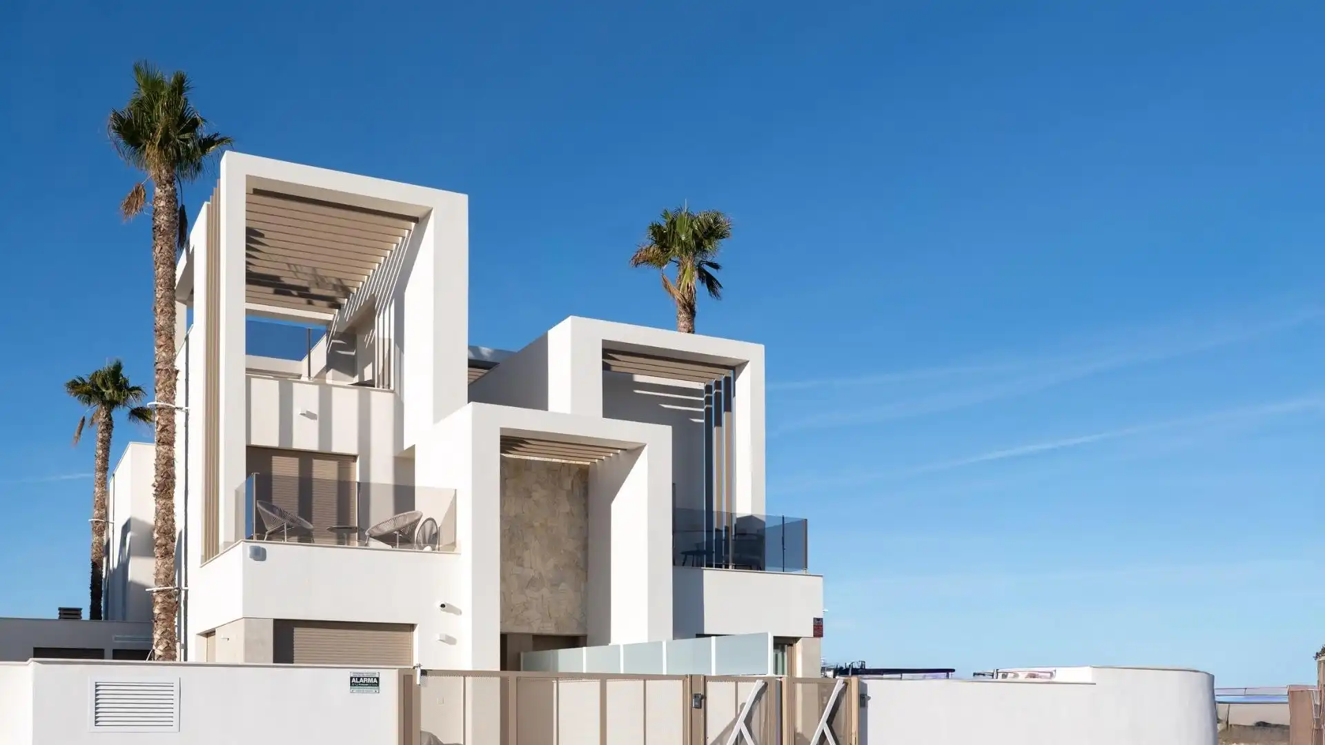 Vista exterior de Dúplex en venda en Los Alcázares amb Aire condicionat, Jardí privat i Terrassa