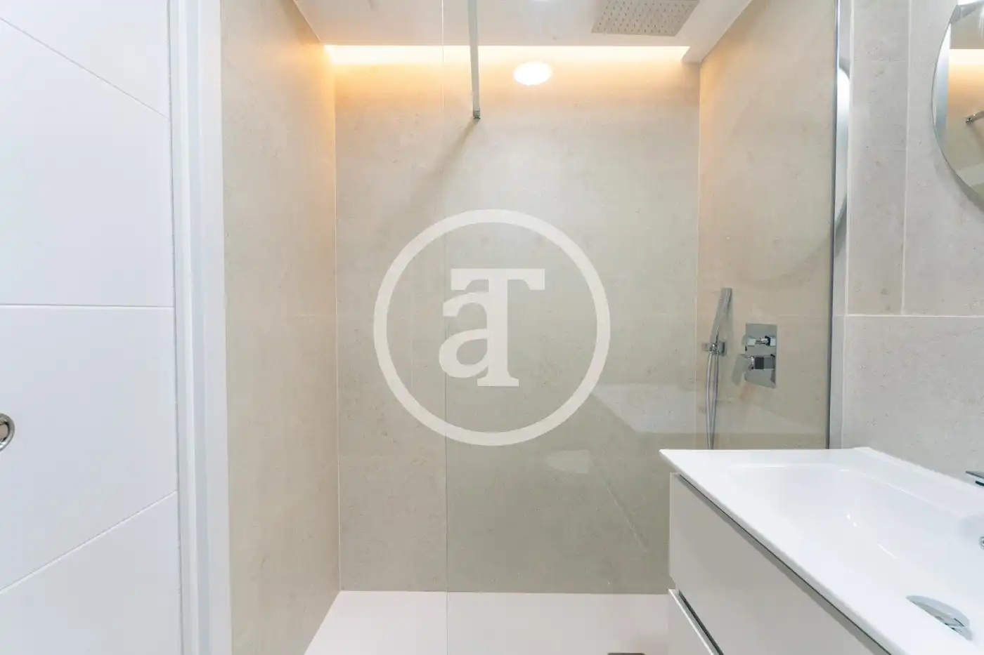 Baño de Piso de alquiler en Madrid con Aire acondicionado, Calefacción y Amueblado