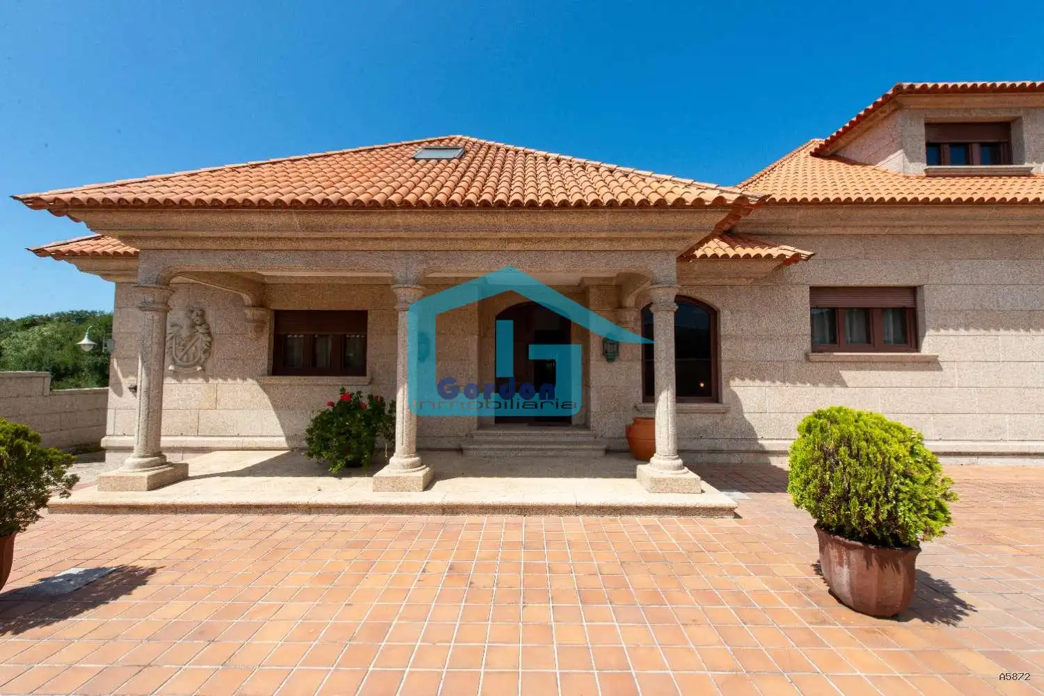 Vista exterior de Casa o xalet en venda en Meaño amb Calefacció, Parquet i Terrassa