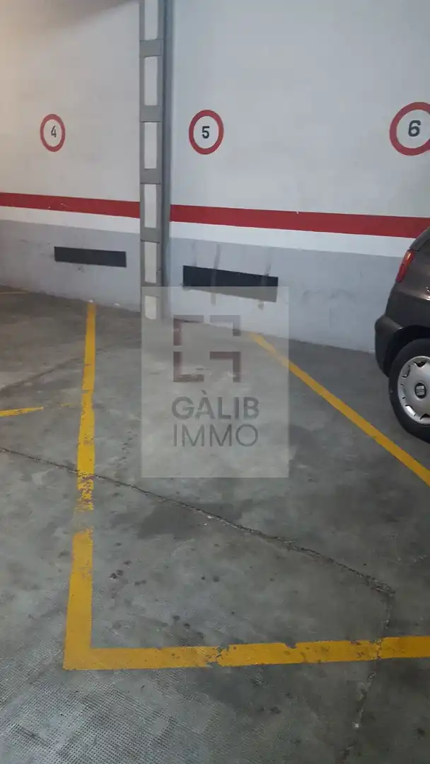 Aparcament de Pis en venda en Figueres amb Aire condicionat, Calefacció i Traster
