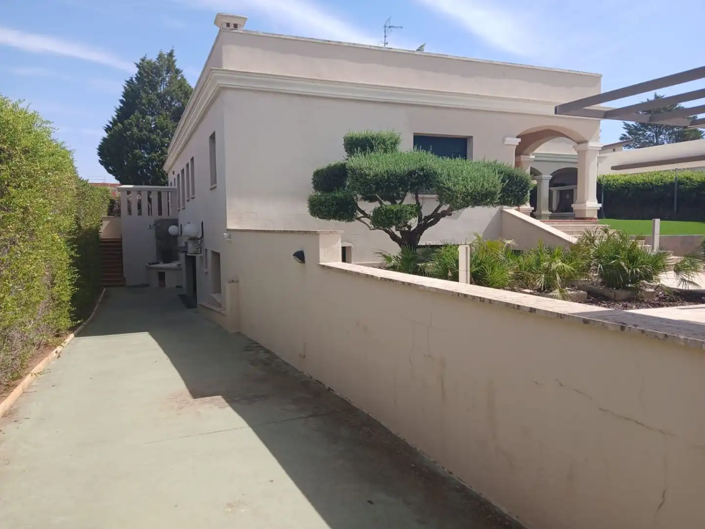 Vista exterior de Casa o xalet en venda en Valdepeñas amb Aire condicionat, Calefacció i Traster