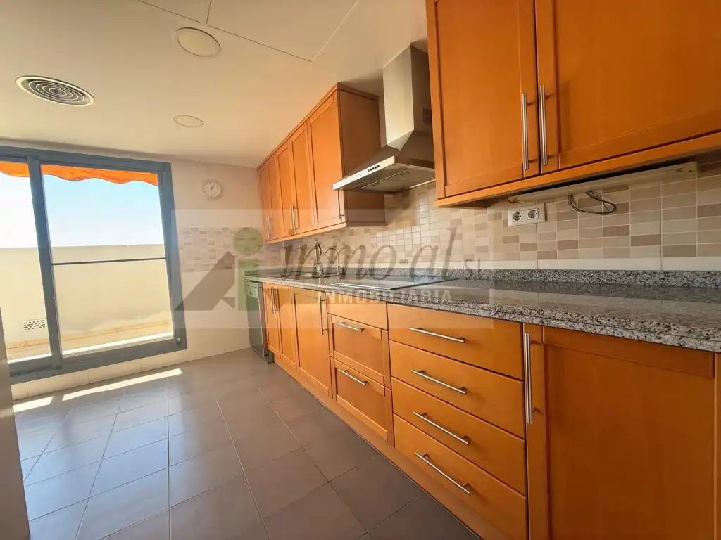 Cocina de Ático en venta en Almazora / Almassora con Terraza y Balcón