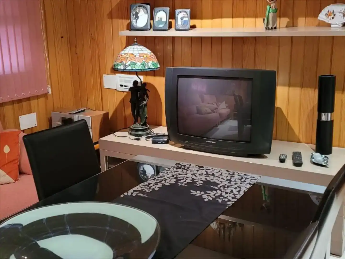 Wohnzimmer von Fabrikhallen zum Verkauf in Vicién