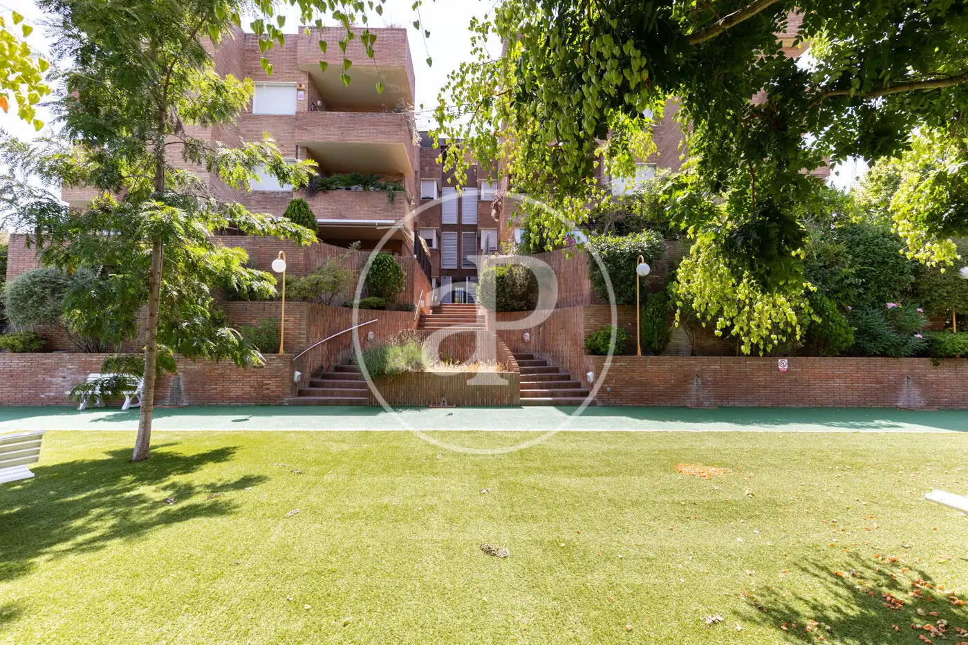 Vista exterior de Pis en venda en Sant Cugat del Vallès amb Aire condicionat, Calefacció i Jardí privat