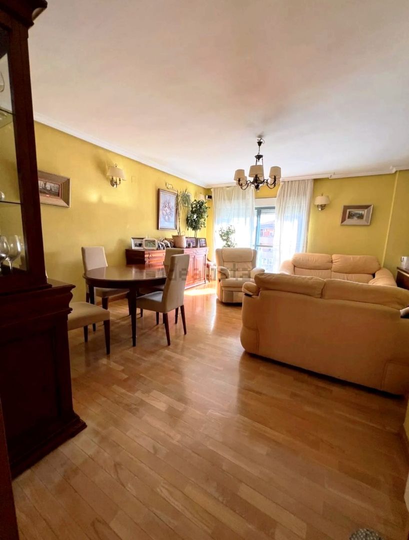 Living room of Flat for sale in Cáceres Capital  with Air Conditioner, Heating and Storage room