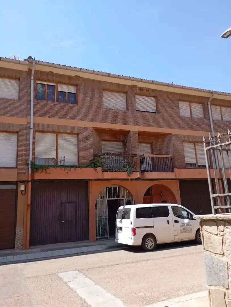 Vista exterior de Pis en venda en La Almunia de Doña Godina  amb Balcó