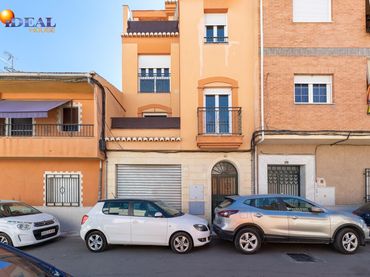 Terraced house with balcony for sale in San Antón