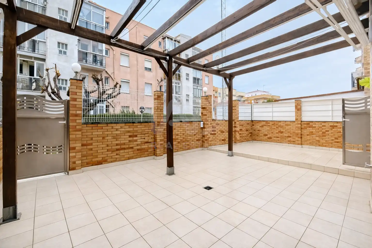 Terrasse von Einfamilien-Reihenhaus zum Verkauf in Salou mit Klimaanlage, Heizung und Terrasse