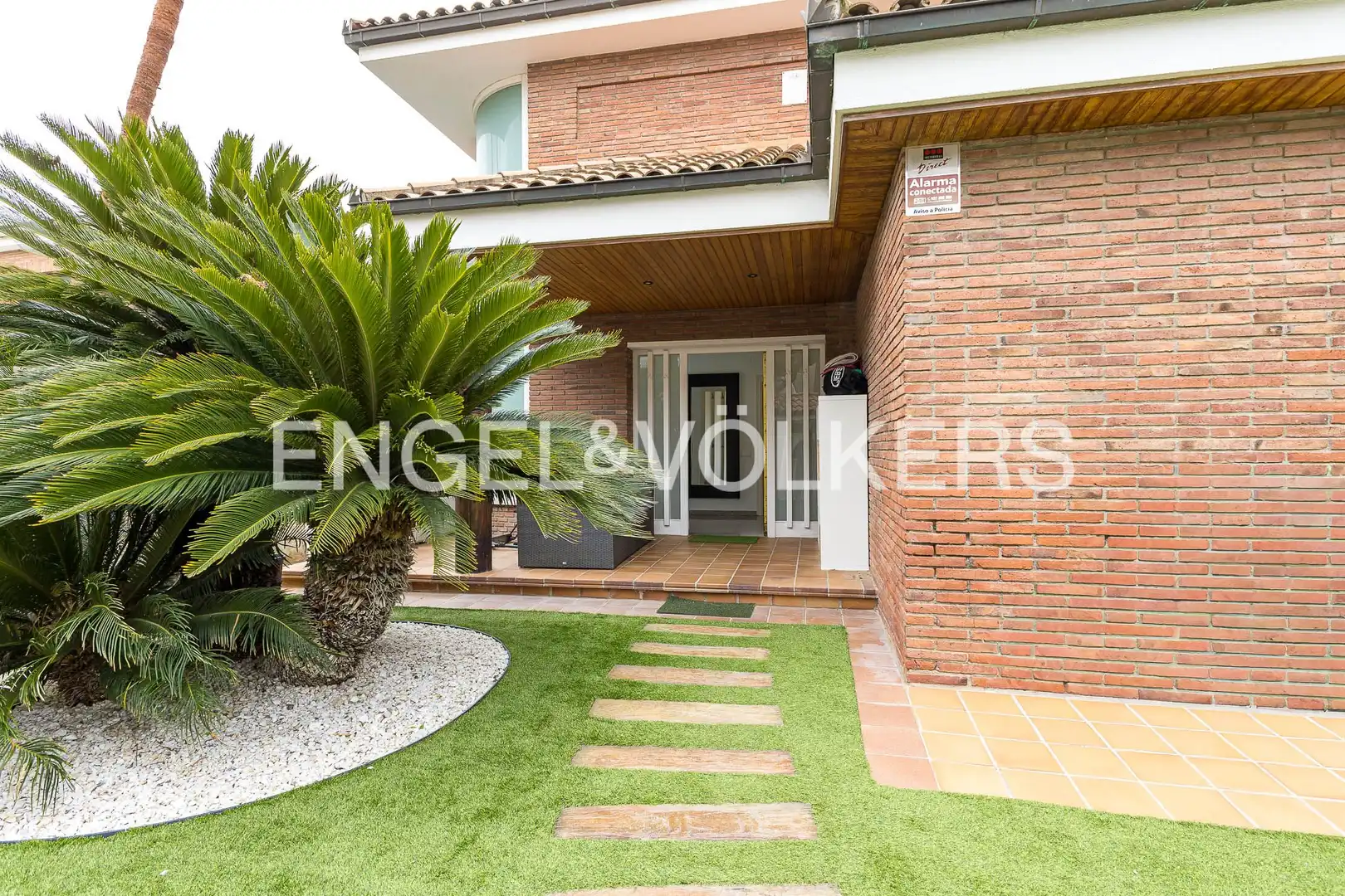 Vista exterior de Casa o xalet en venda en Sant Just Desvern amb Aire condicionat, Calefacció i Jardí privat