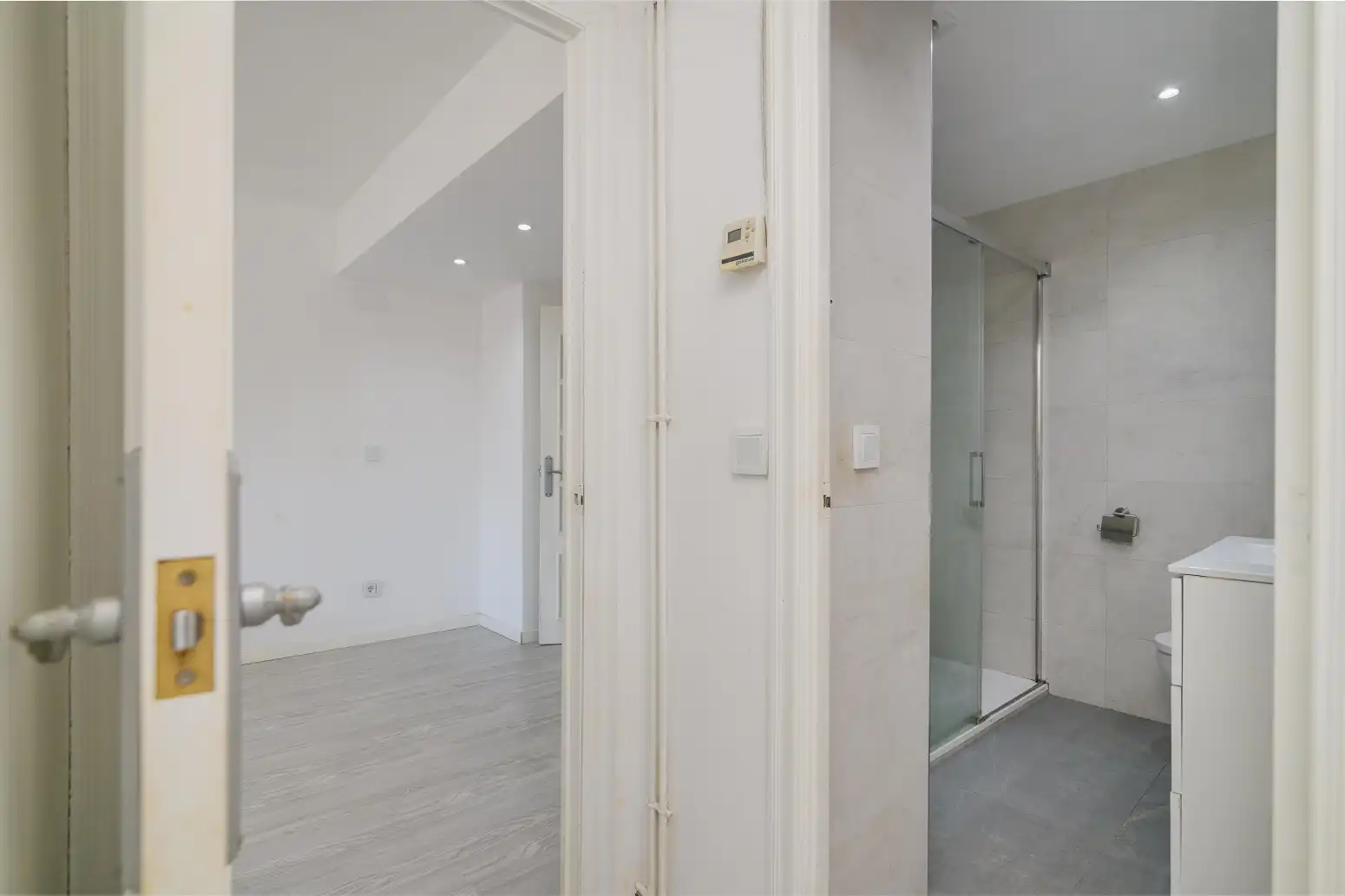 Badezimmer von Wohnung zum Verkauf in Viladecans mit Klimaanlage, Heizung und Parkett