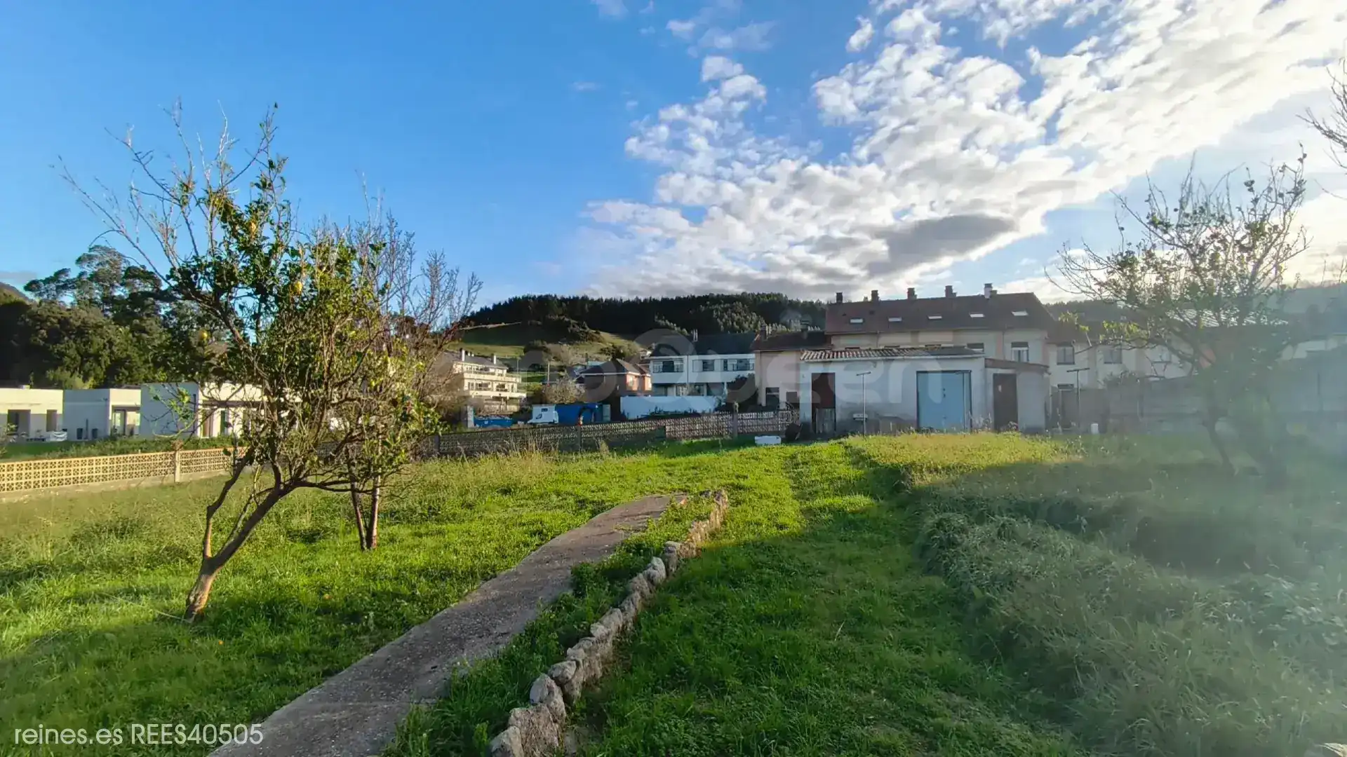 Einfamilien-Reihenhaus zum Verkauf in Miengo mit Heizung und Privatgarten