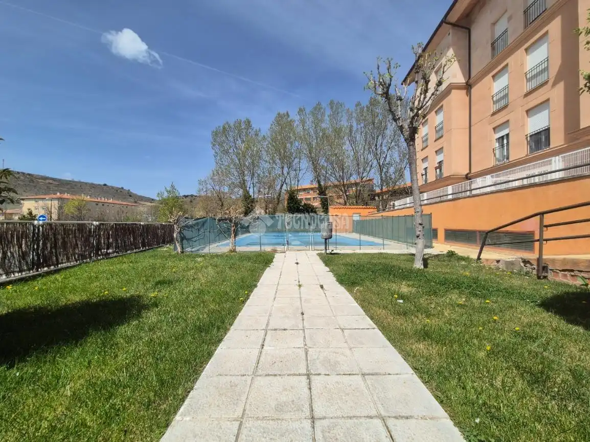 Piscina de Piso en venta en Sigüenza con Terraza