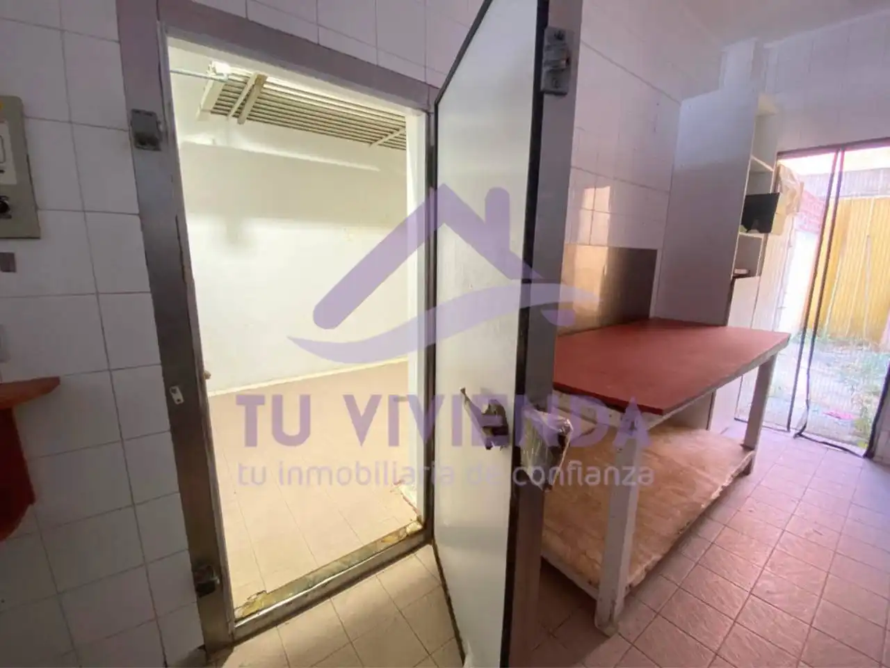 Cuina de Local de lloguer en Valladolid amb Alarma