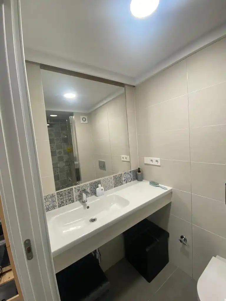 Bathroom of Apartments for rent in Cádiz