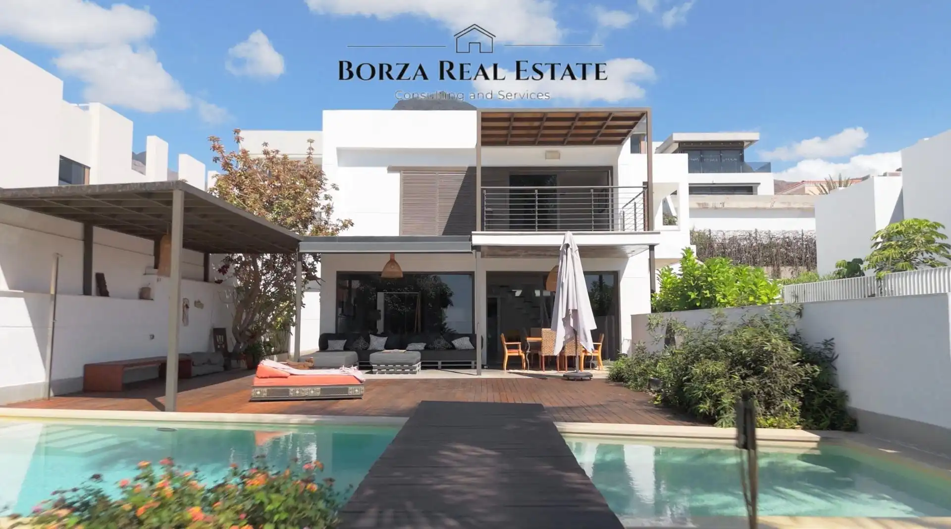 Detached house with pool for sale in Avenida Kurt Konrad Mayer