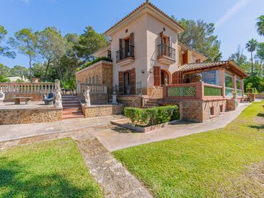 Maison rustique avec balcon à vendre à 8506- S'ARANJASSA