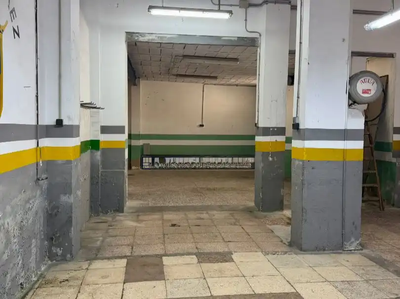 Parkplatz von Geschaftsraum zur Miete in Centro  