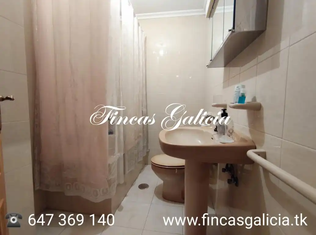 Baño de Piso en venta en Verín con Amueblado y Balcón