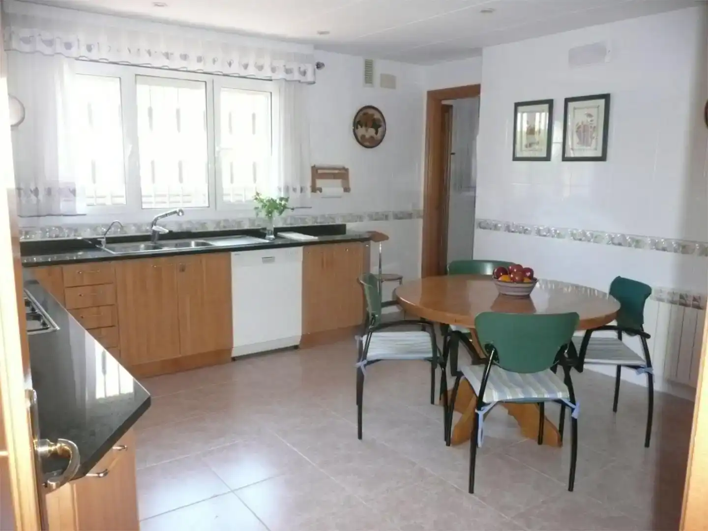 Cuina de Casa o xalet en venda en Calafell amb Aire condicionat, Jardí privat i Moblat