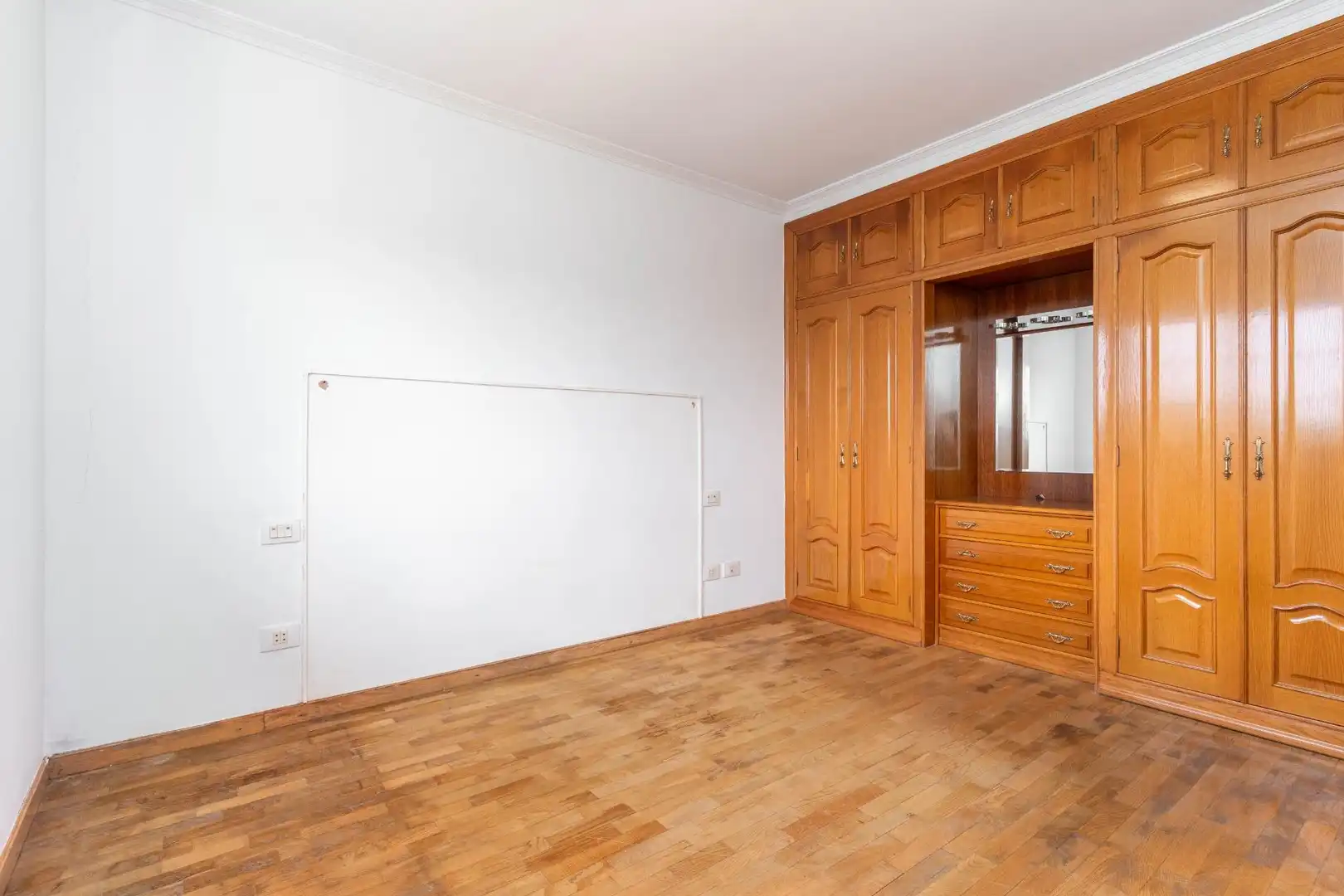 Dormitori de Casa o xalet en venda en Gijón  amb Calefacció, Jardí privat i Traster
