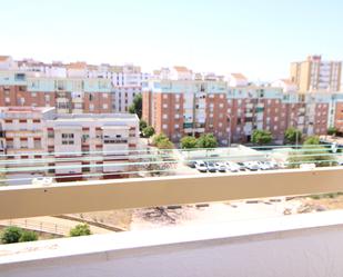 Vista exterior de Pis de lloguer en  Huelva Capital amb Terrassa i Balcó