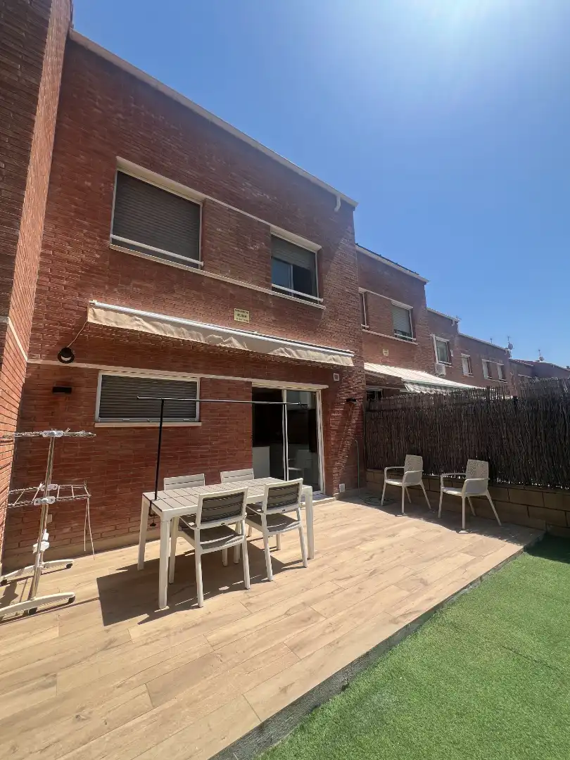 Terrasse von Einfamilien-Reihenhaus zum Verkauf in Castellbisbal mit Heizung, Privatgarten und Parkett