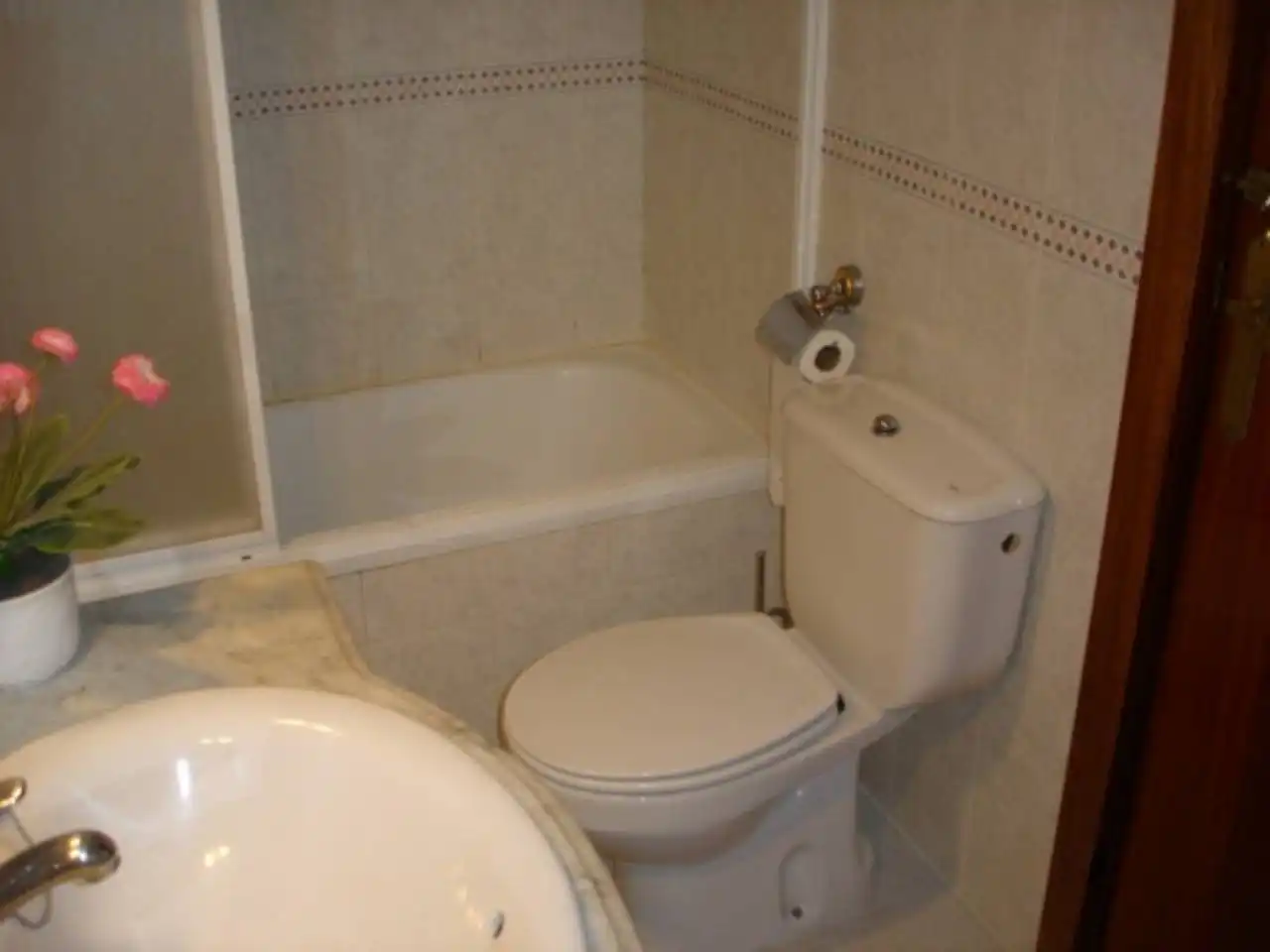Bathroom of Flat for sale in Castro del Río