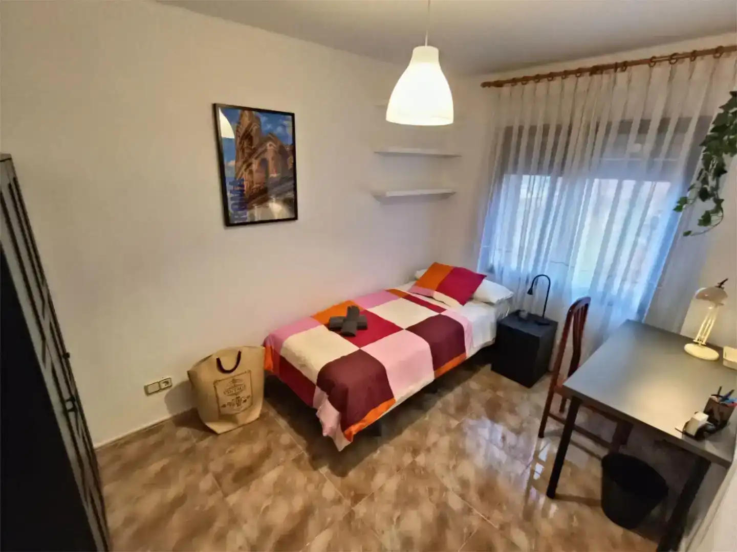 Schlafzimmer von Wohnung zur Miete in Zaragoza mit Möbliert, Ofen und Waschmaschine