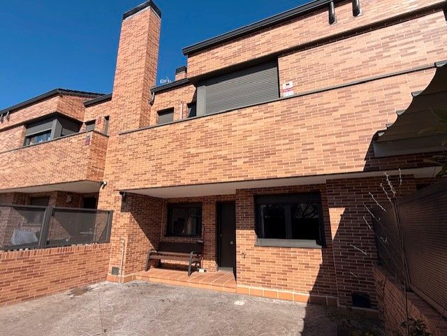 Vista exterior de Casa o chalet en venta en Meco con Aire acondicionado y Jardín privado