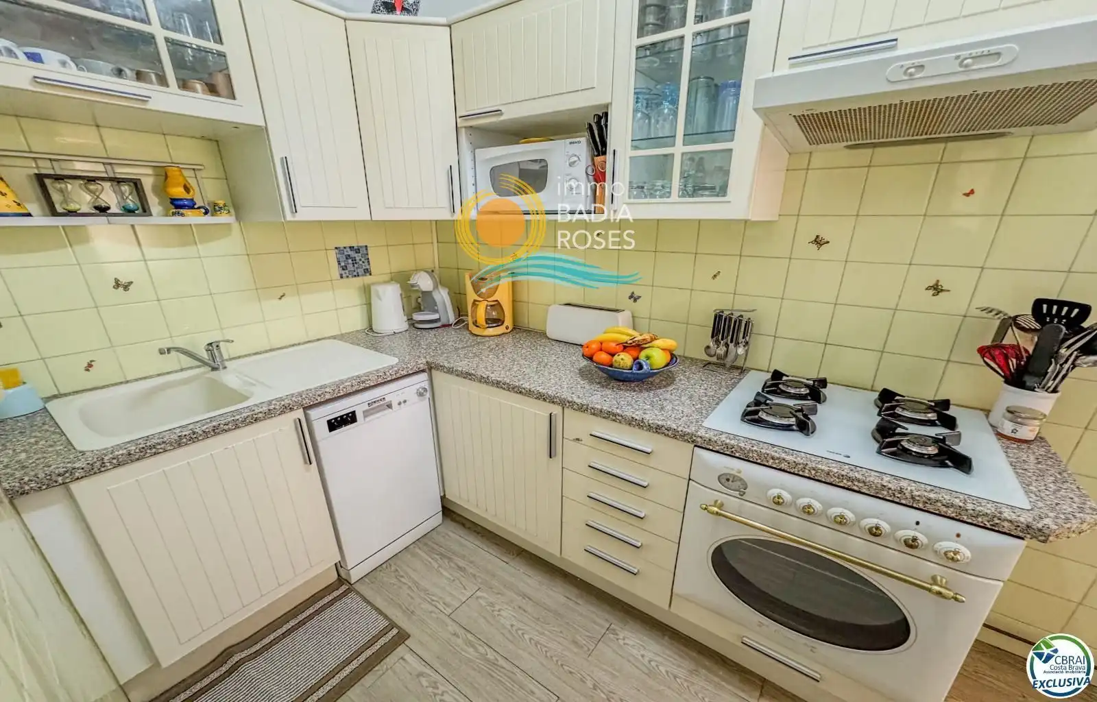 Cocina de Piso en venta en Roses con Calefacción, Terraza y Trastero