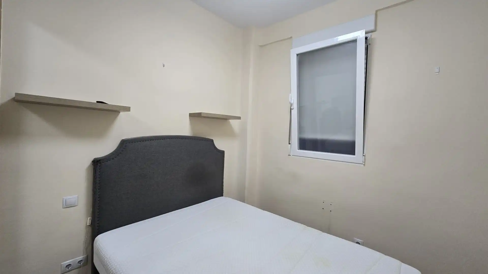 Habitación de Apartamento en venta en Madrid con Calefacción y Amueblado